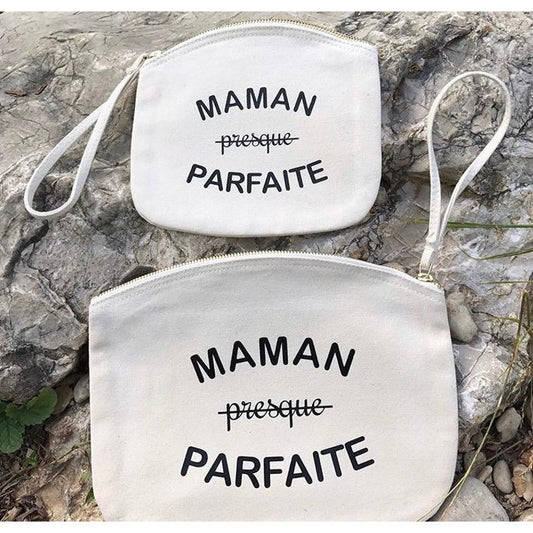 Bolsa con correa para la muñeca "Mamá casi perfecta"