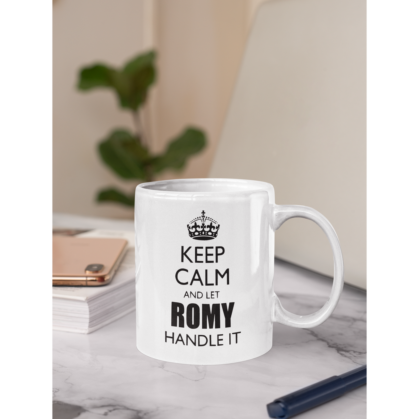 Taza "MANTENGA LA CALMA Y DEJE QUE EL NOMBRE SE ENCARGUE DE TODO"