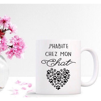 Mug  "J'habite chez mon chat"