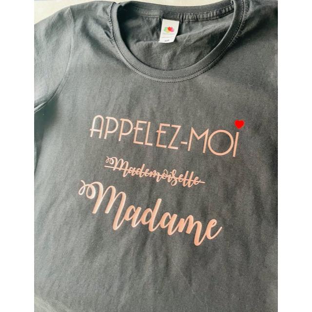 Camiseta con corazón "Llámame-Madame"