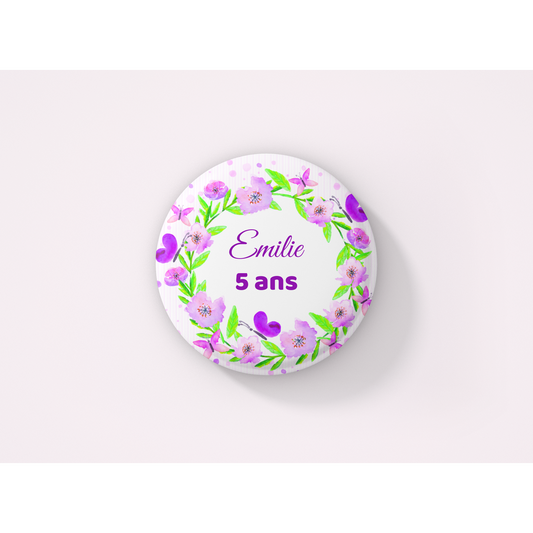 Badge Anniversaire "couronne fleurs et papillon"