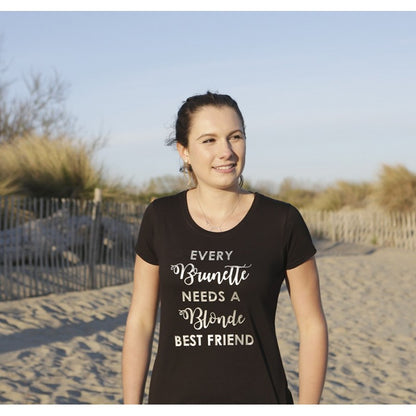 Tee-shirt "Every Brunette needs a Blonde best friend"